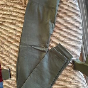 NWOT Warm Fleece Lined Olive/Camo Green Leggings L